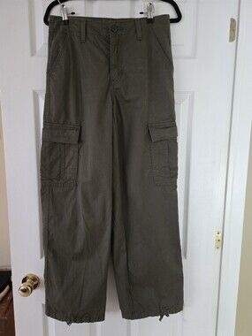 Levi's Cargo Pants, Size 26